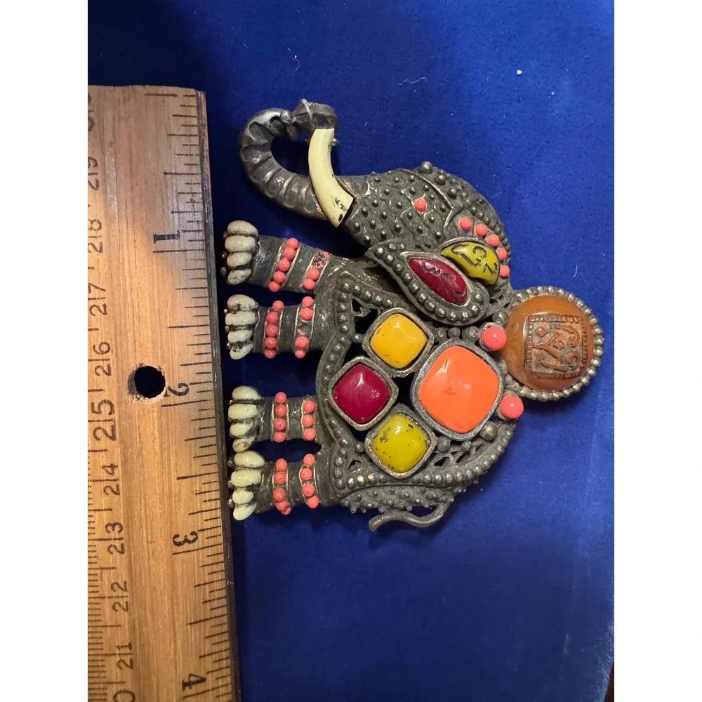 Vintage Unsigned Hattie Carnegie elephant, multicolored brooch 50 - 60's
